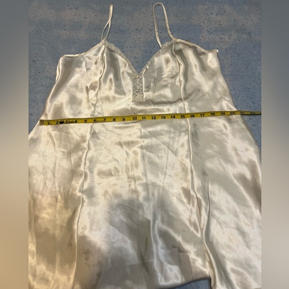 Delicates White Chemise - Picture 5 of 6